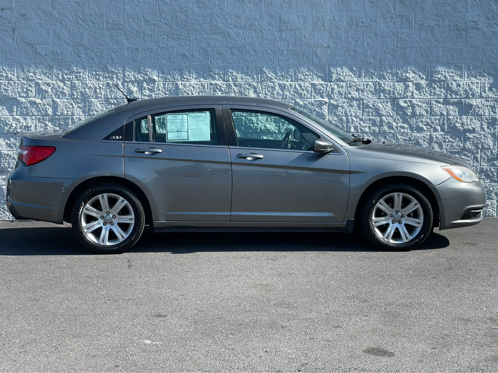 Thumbnail: 2011 Chrysler 200 - 5