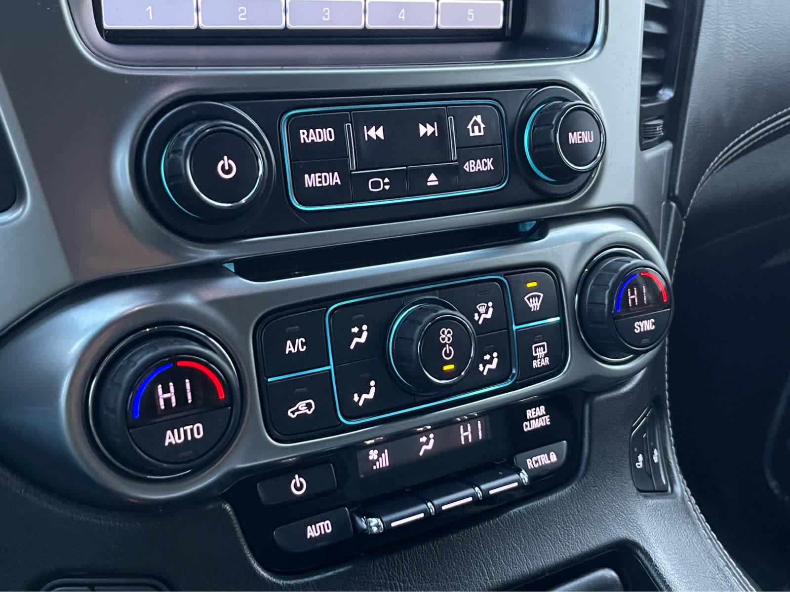 Thumbnail: 2019 Chevrolet Tahoe - 15