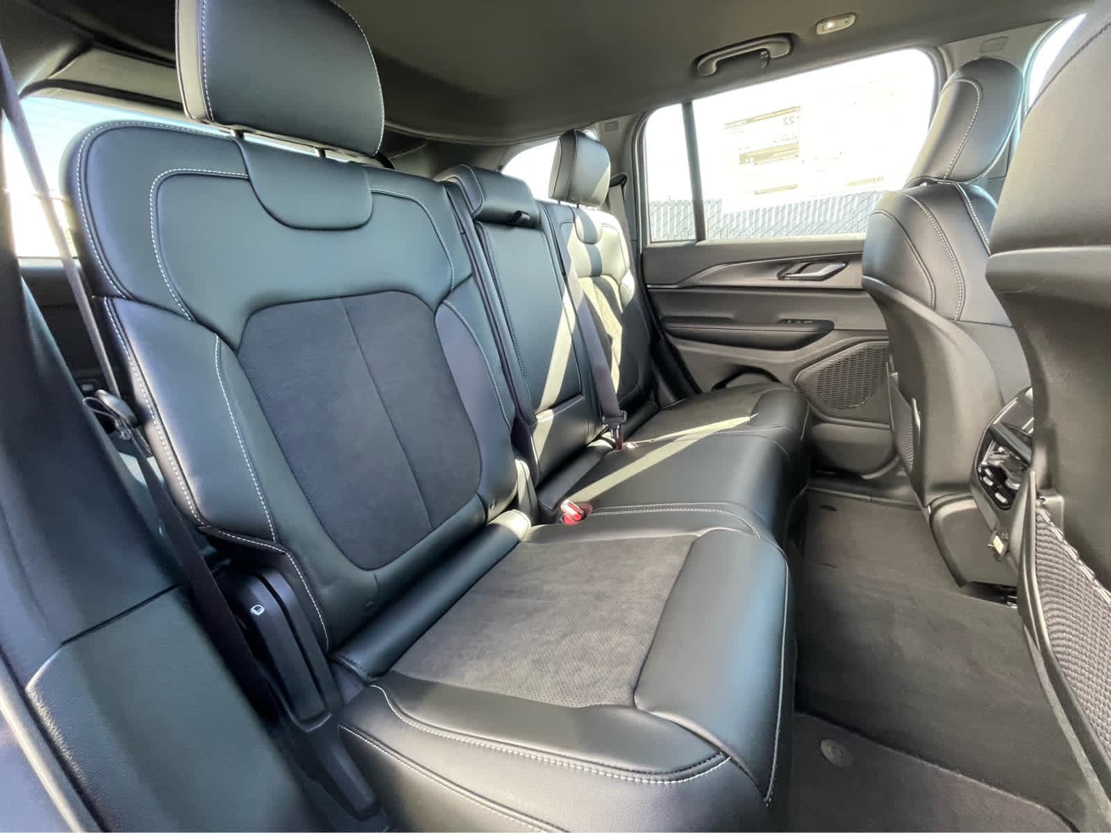 Thumbnail: 2025 Jeep Grand Cherokee - 23