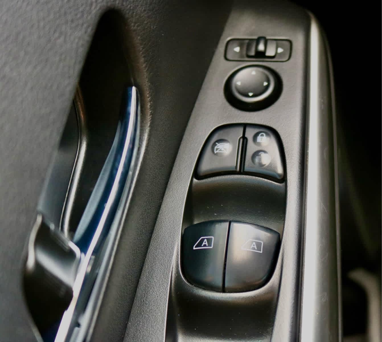 Thumbnail: 2019 Nissan Kicks - 18