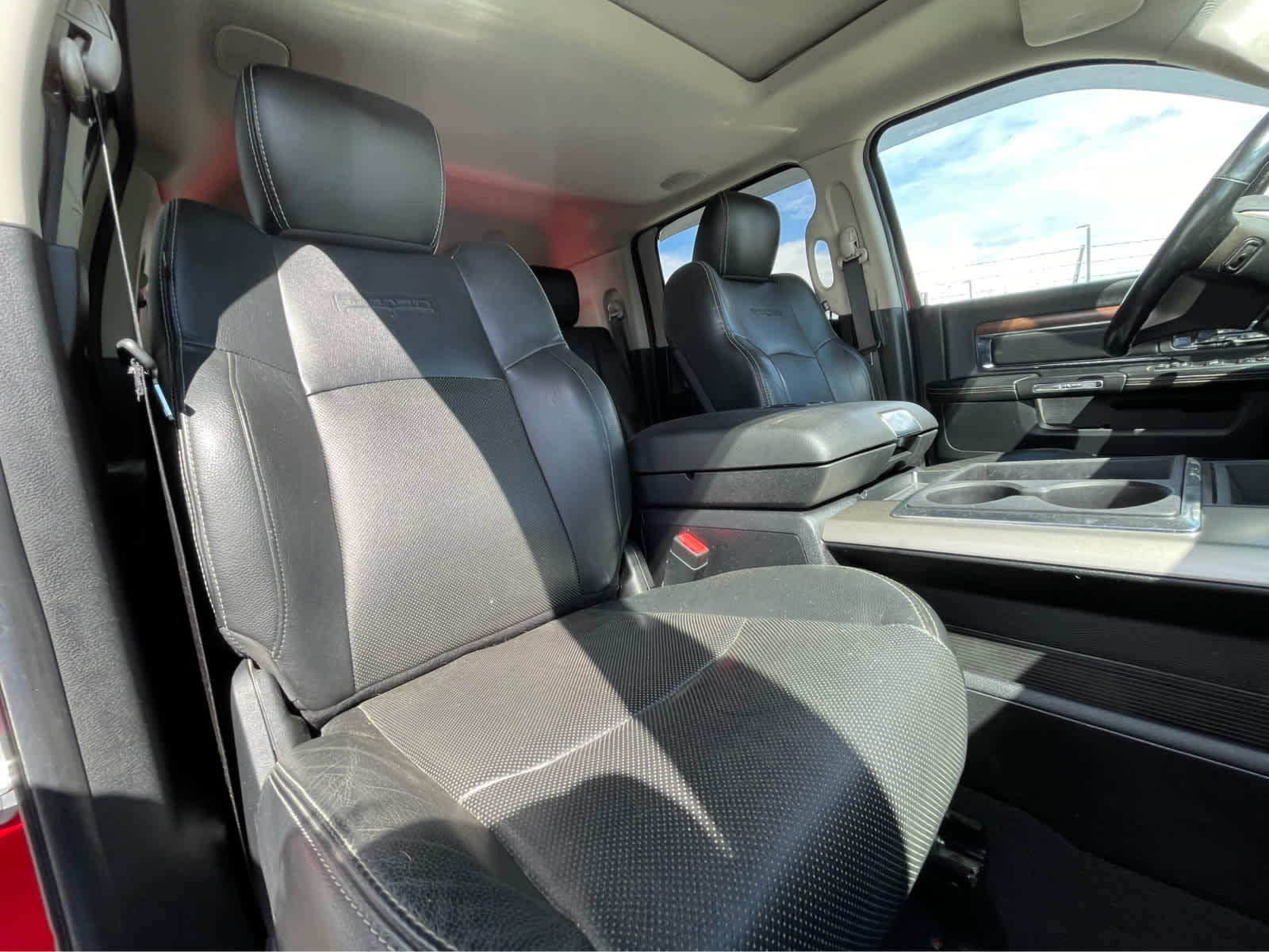 2013 RAM 3500 Laramie 27