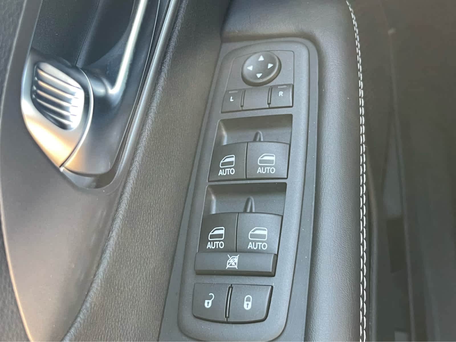 Thumbnail: 2026 Chrysler Pacifica - 4