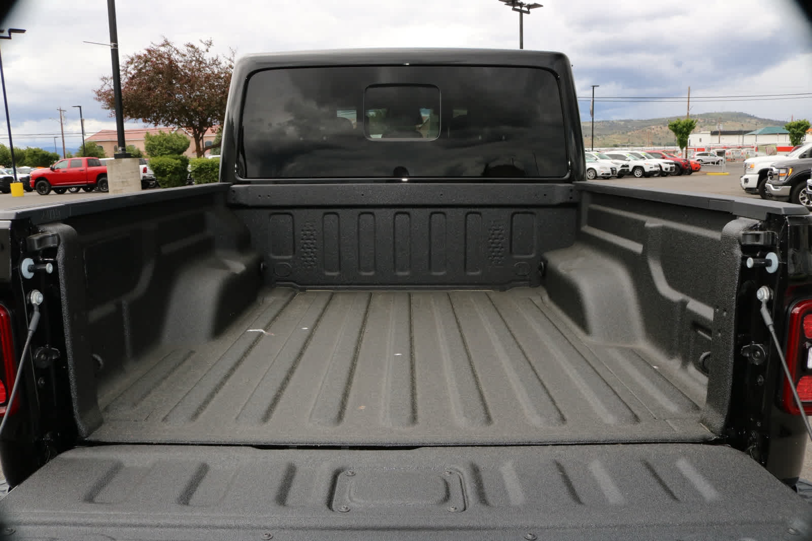 Thumbnail: 2026 Jeep Gladiator - 11