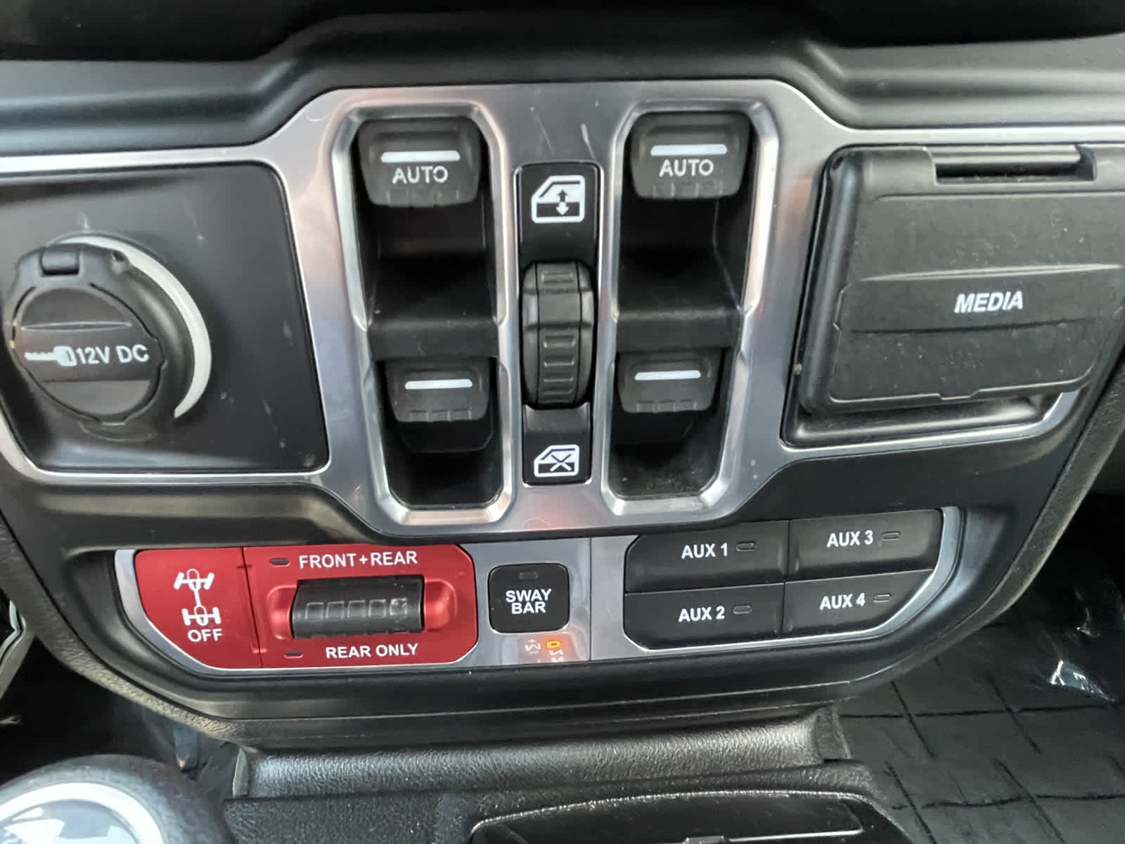 Thumbnail: 2019 Jeep Wrangler - 19