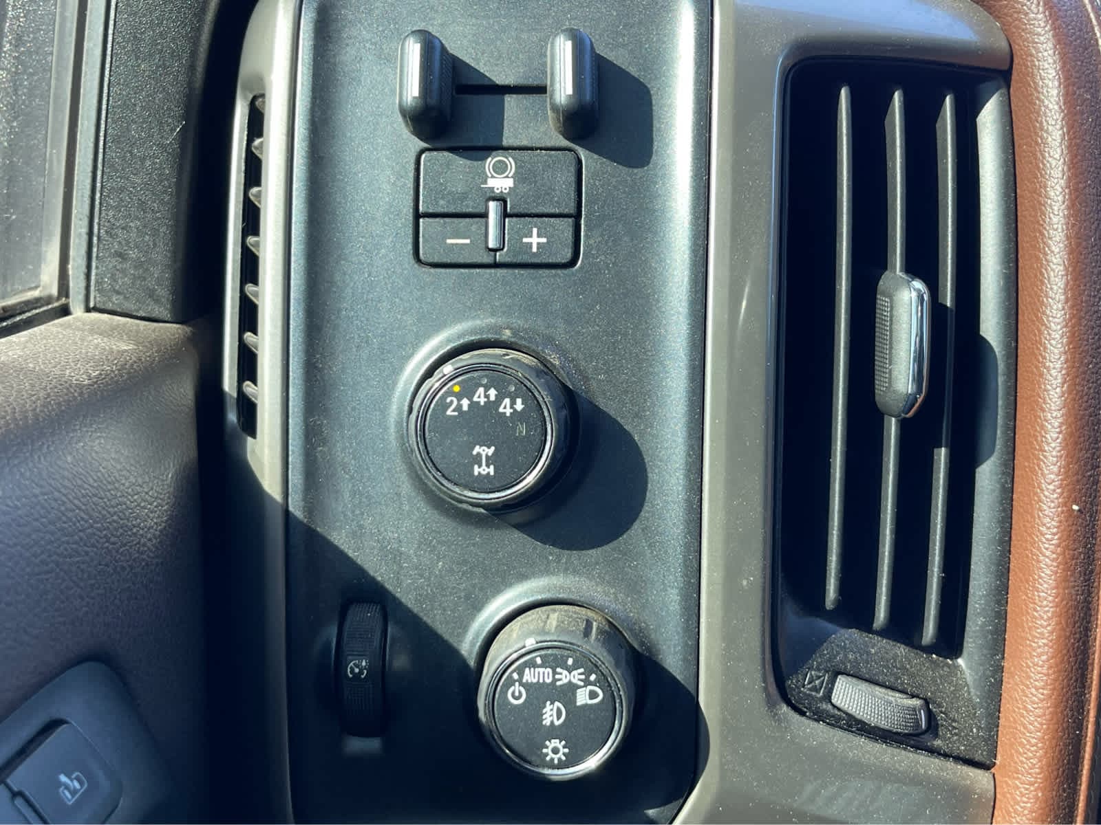 Thumbnail: 2018 Chevrolet Silverado 3500 - 14