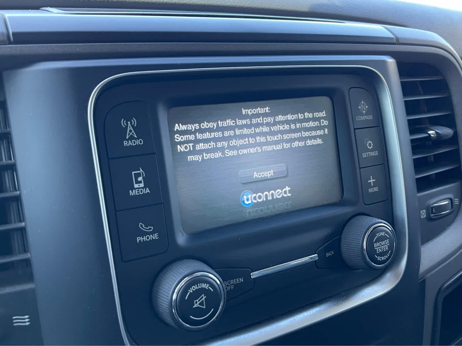 Thumbnail: 2019 RAM 1500 Classic - 14