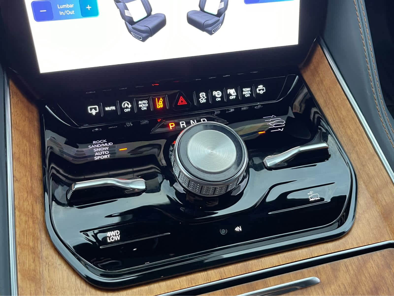 Thumbnail: 2022 Jeep Grand Wagoneer - 16