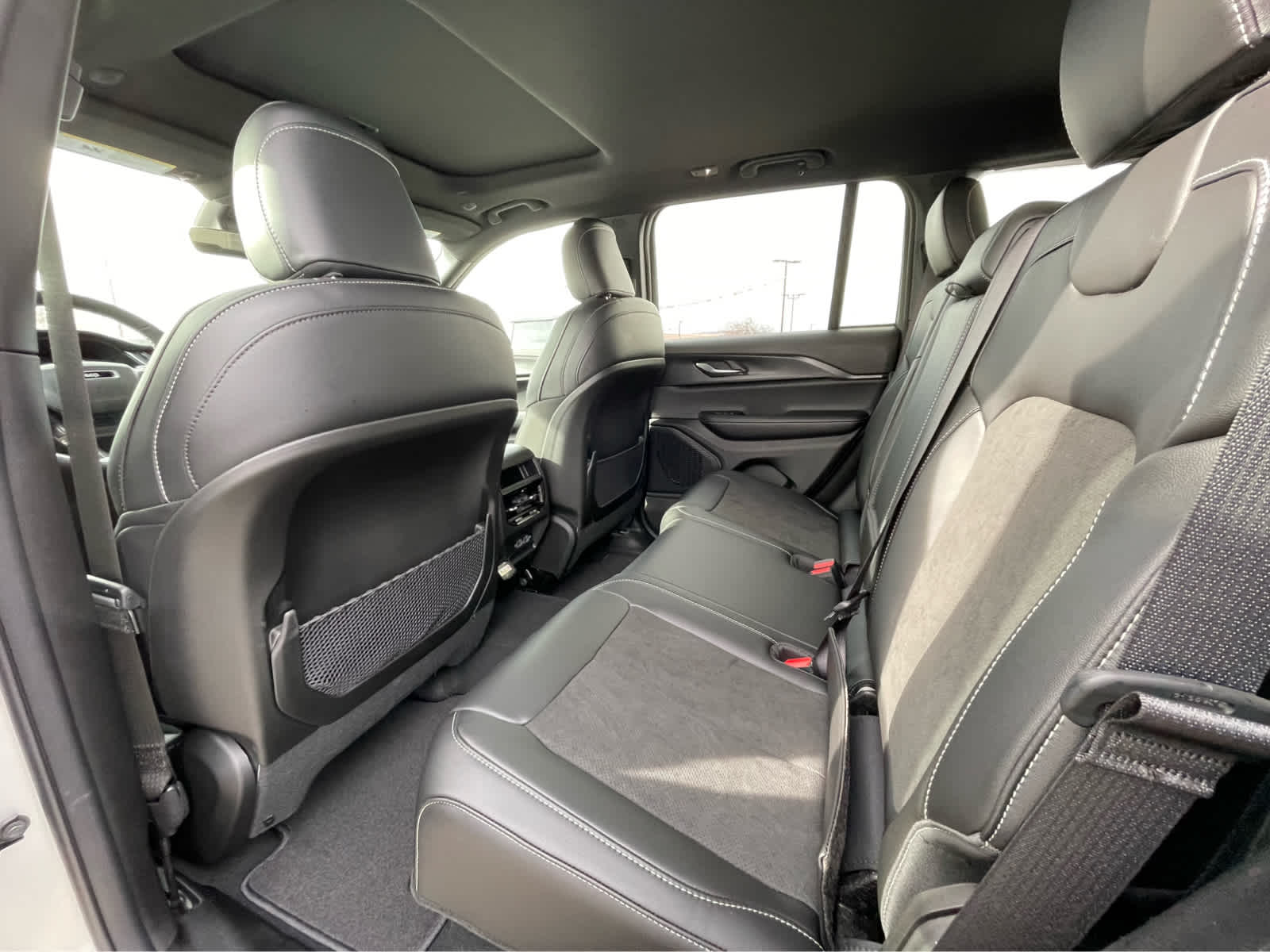 Thumbnail: 2025 Jeep Grand Cherokee - 24