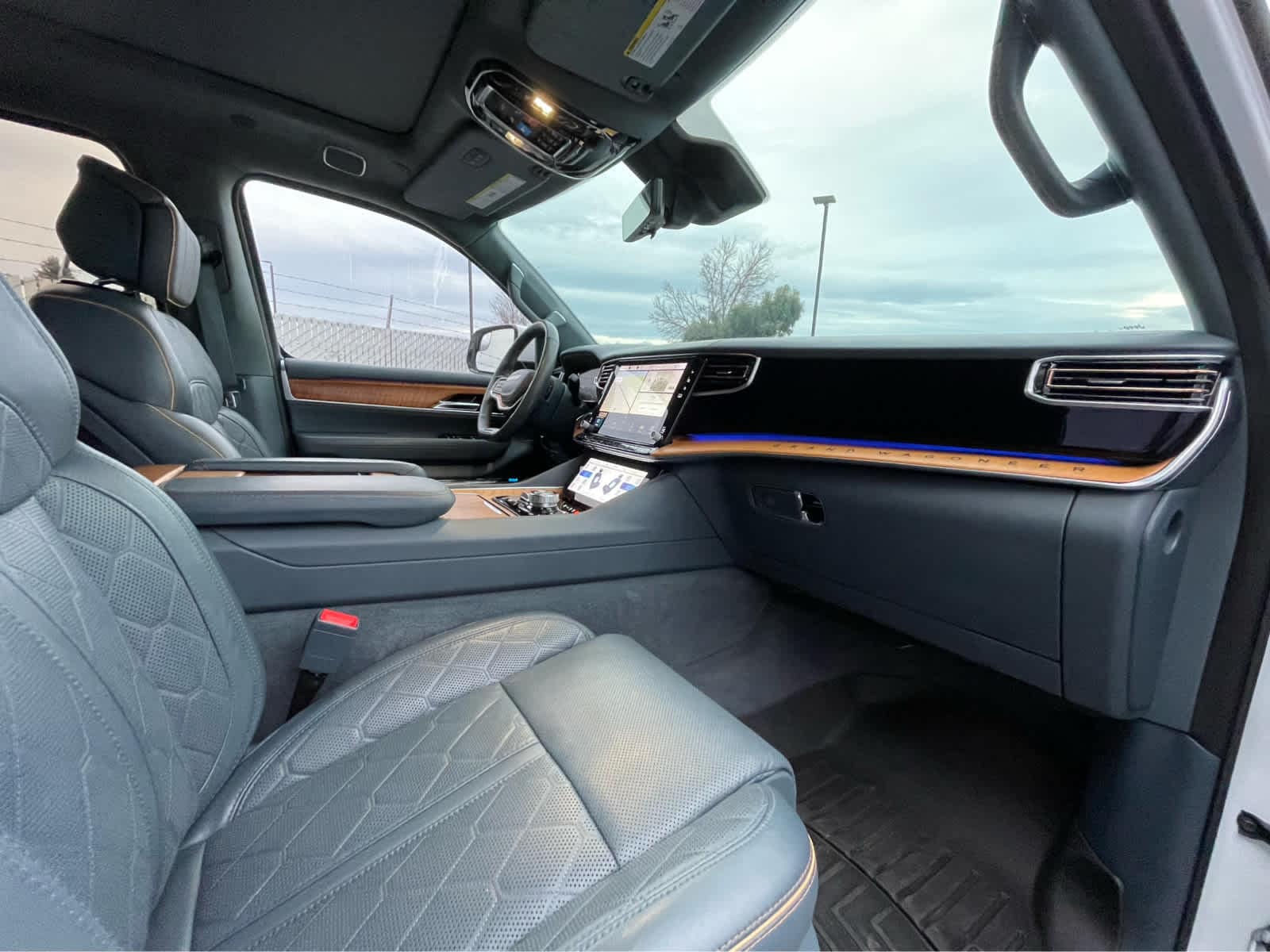 Thumbnail: 2022 Jeep Grand Wagoneer - 29