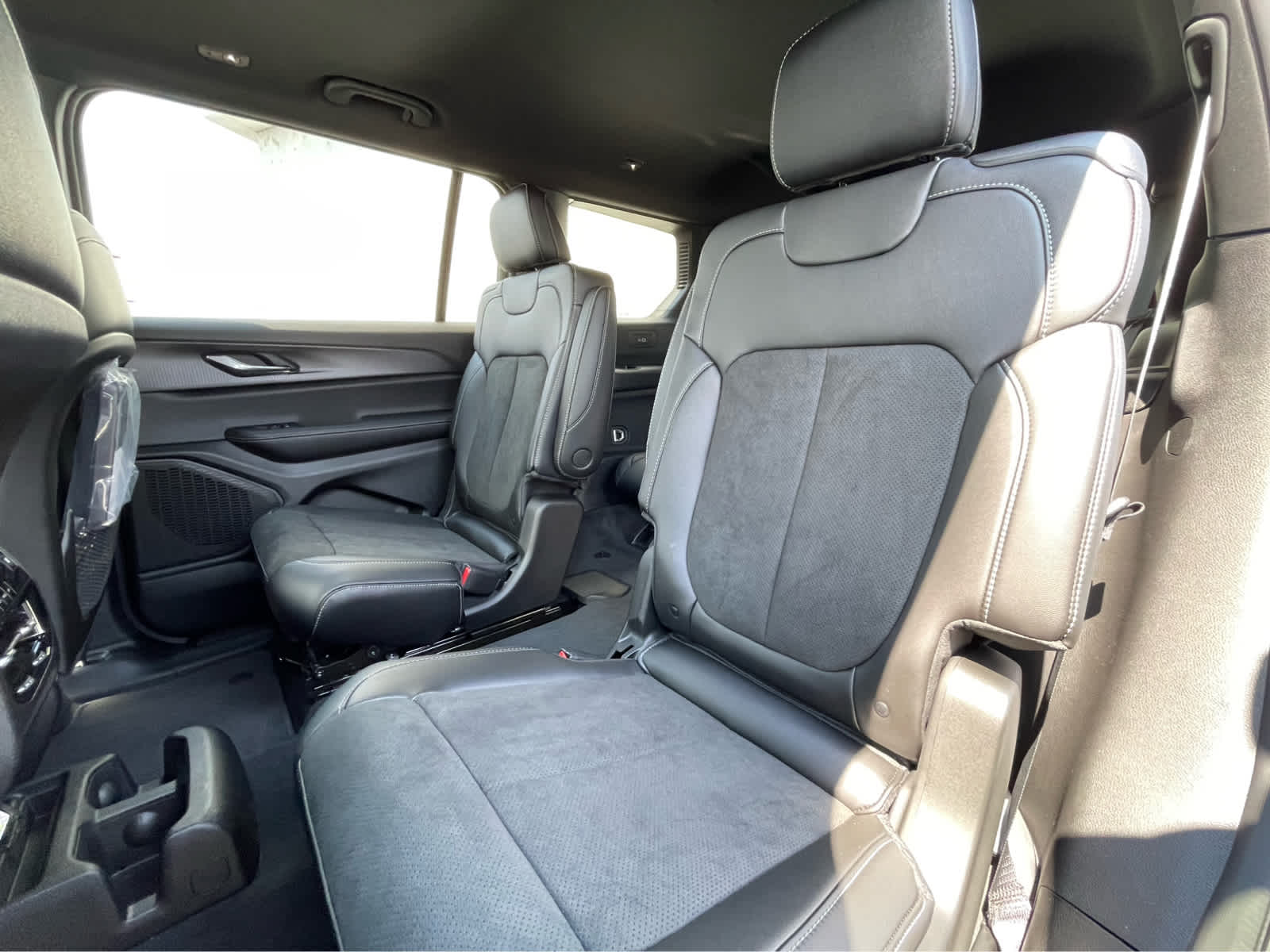 Thumbnail: 2025 Jeep Grand Cherokee - 24