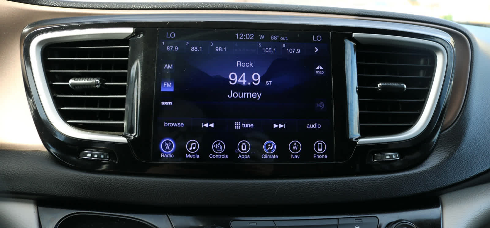 Thumbnail: 2017 Chrysler Pacifica - 12