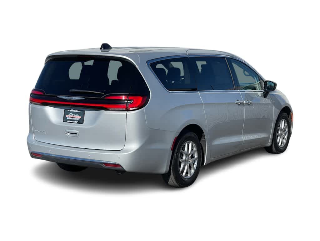 Thumbnail: 2024 Chrysler Pacifica - 5