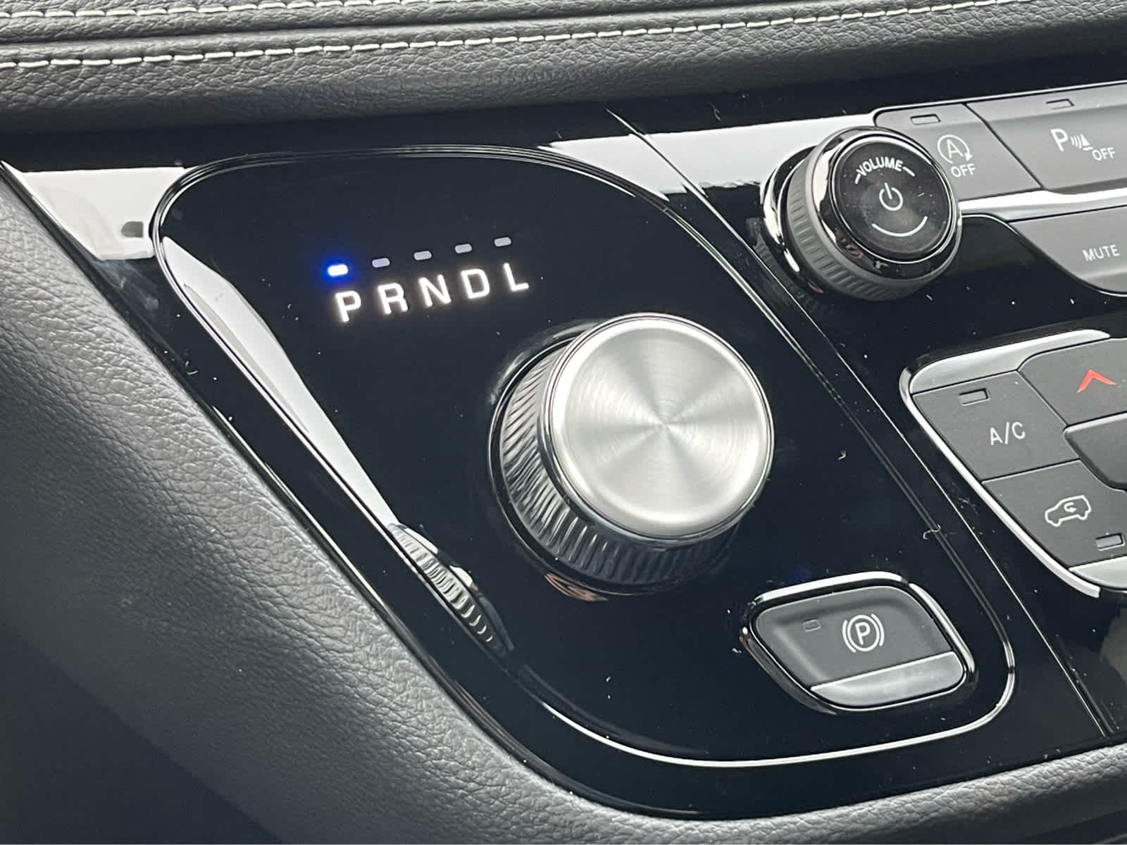 Thumbnail: 2026 Chrysler Pacifica - 15