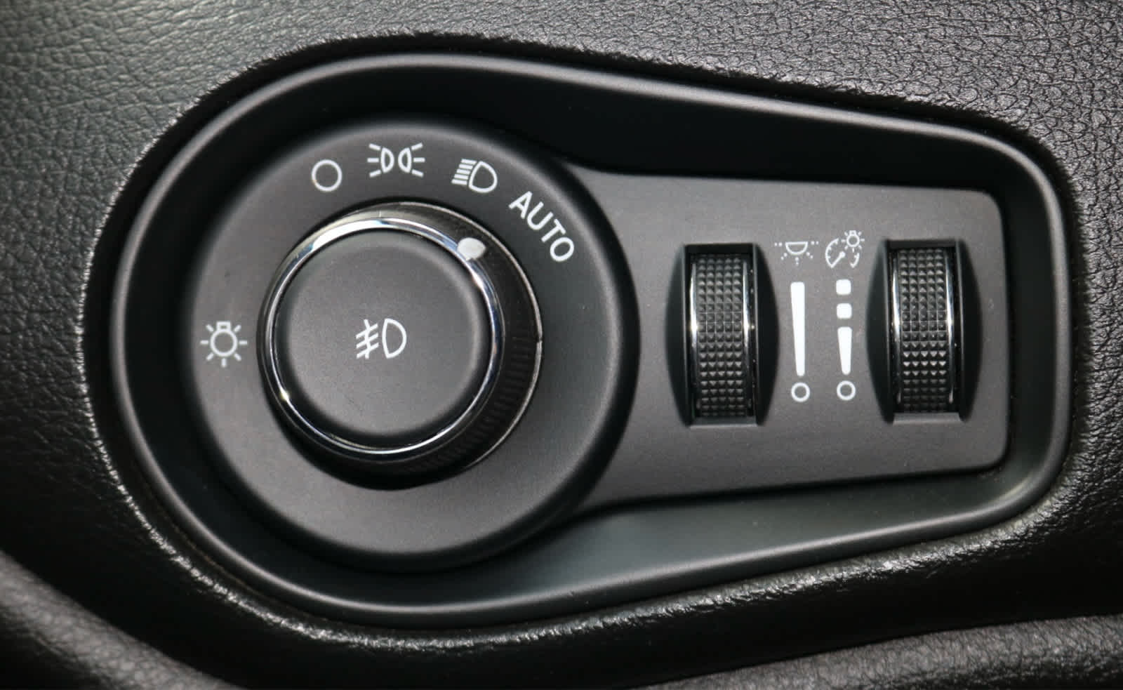 Thumbnail: 2018 Jeep Renegade - 19