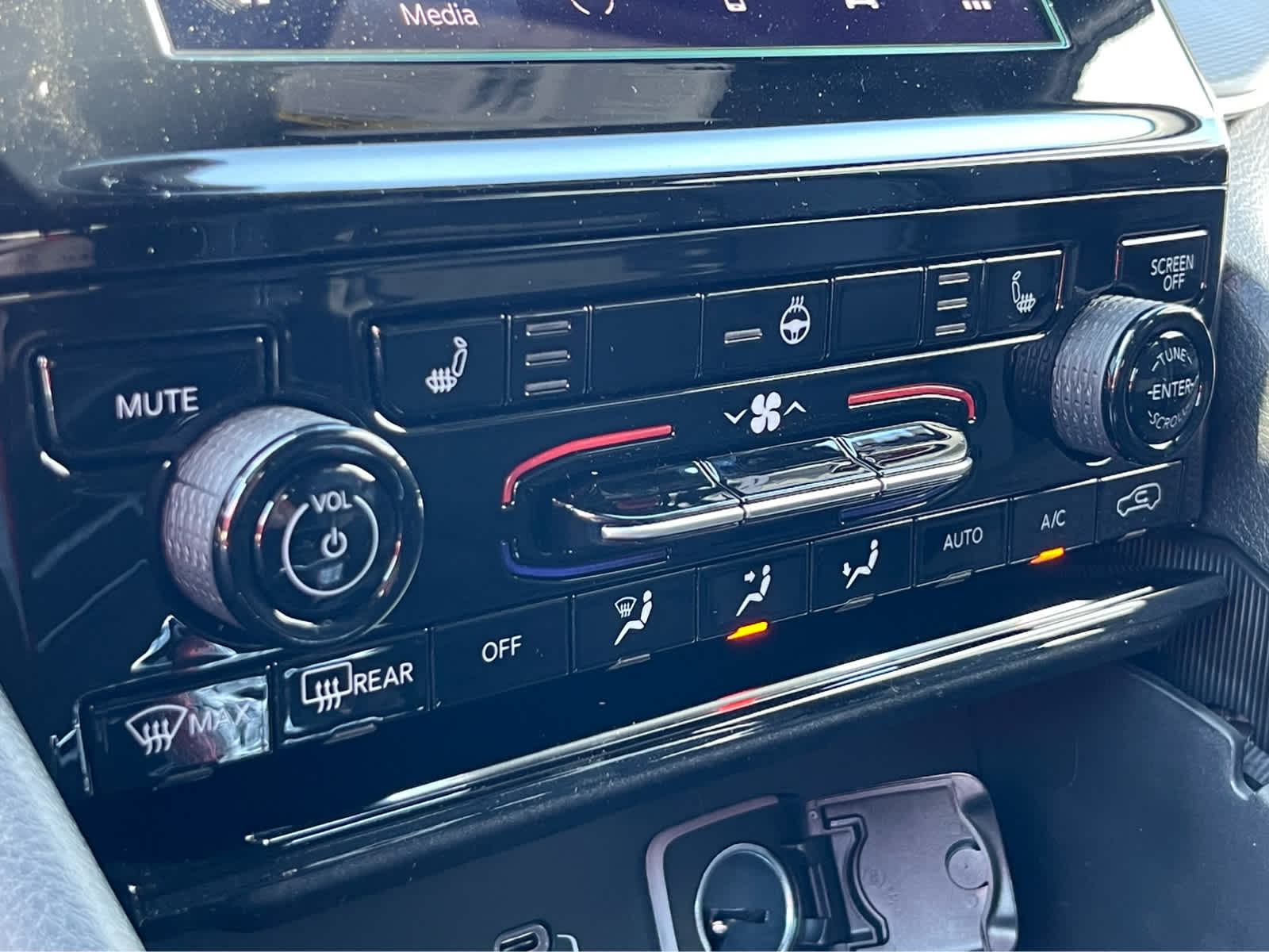 Thumbnail: 2025 Jeep Grand Cherokee - 15