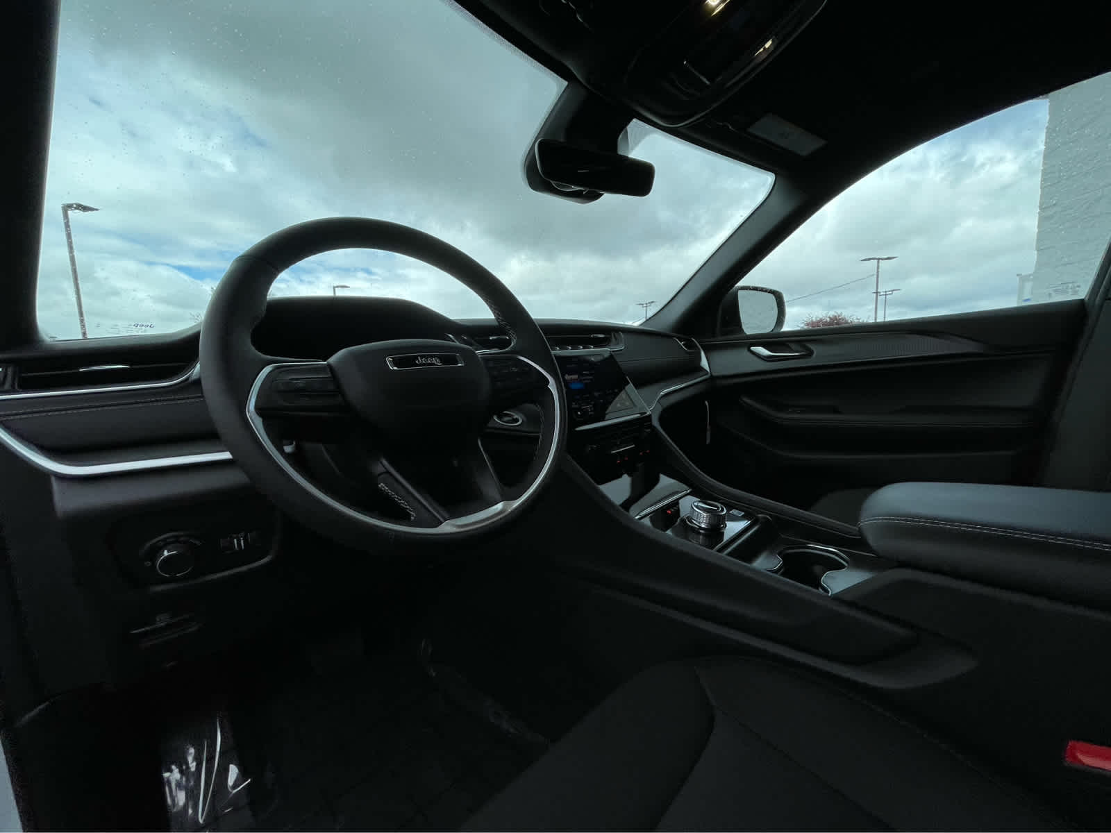 2025 Jeep Grand Cherokee Laredo X photo 2