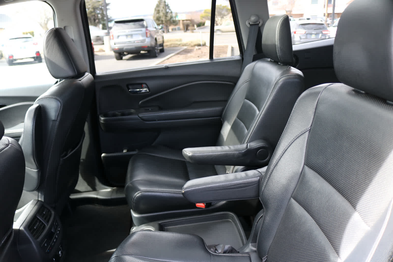 Thumbnail: 2019 Honda Pilot - 26