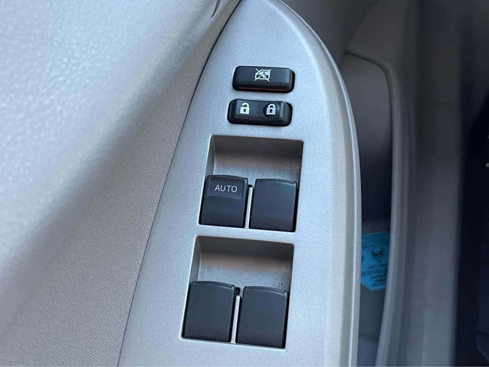 Thumbnail: 2010 Toyota Corolla - 18
