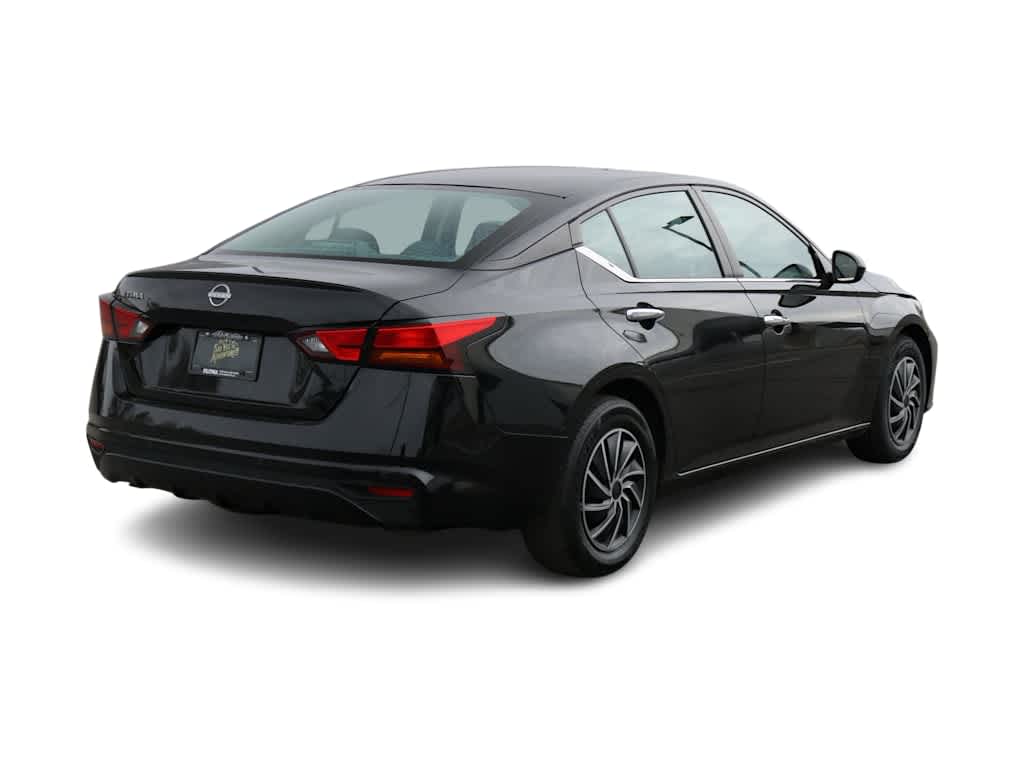 Thumbnail: 2023 Nissan Altima - 6