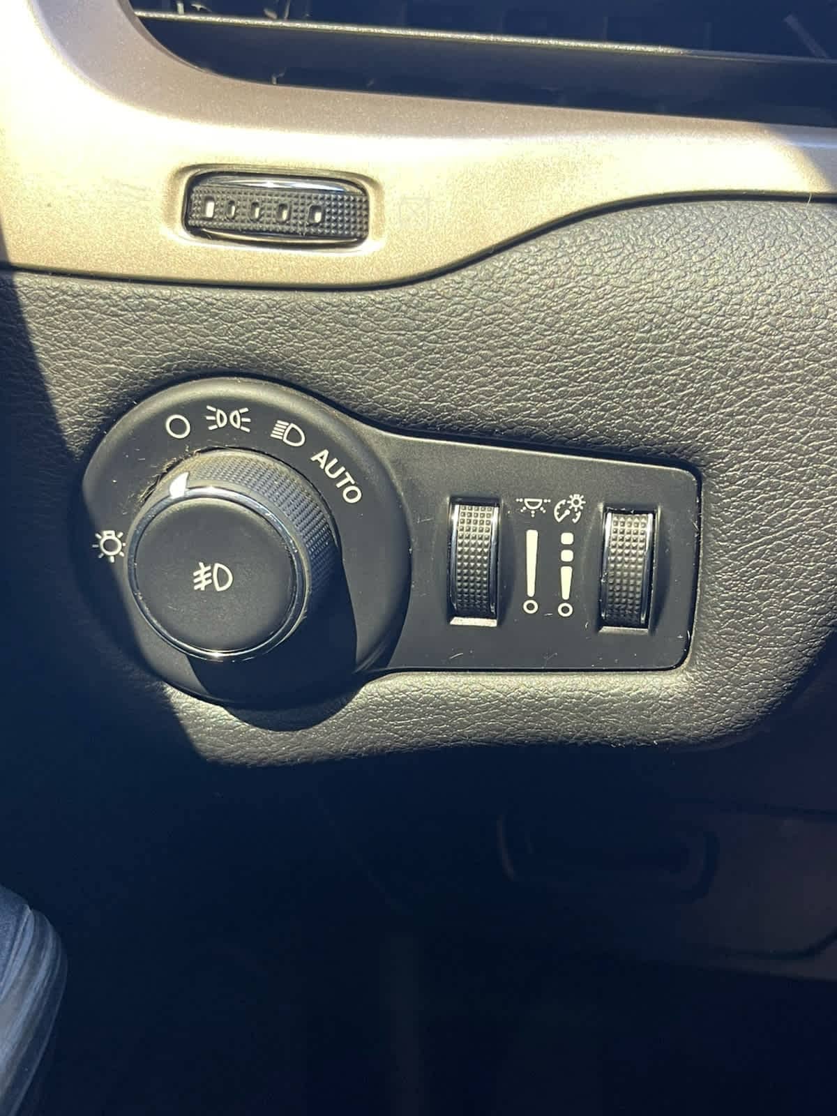 Thumbnail: 2016 Jeep Cherokee - 19