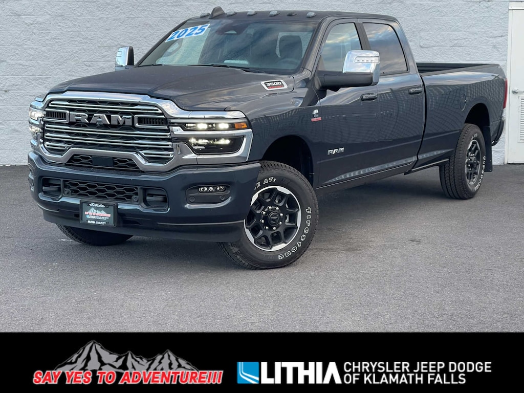 New 2025 Ram 3500 LARAMIE CREW CAB 4X4 8' BOX Pickup