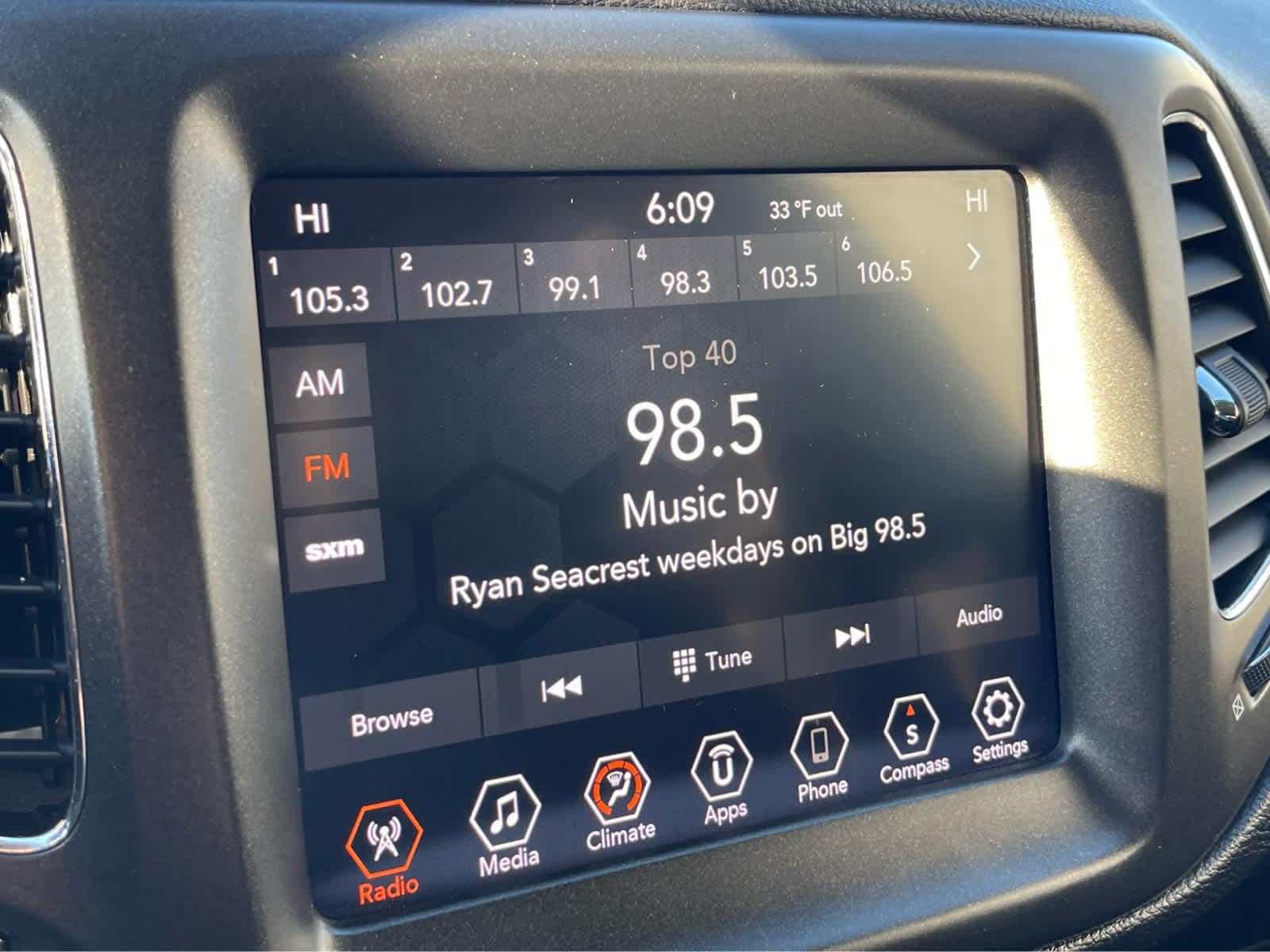 Thumbnail: 2020 Jeep Compass - 15