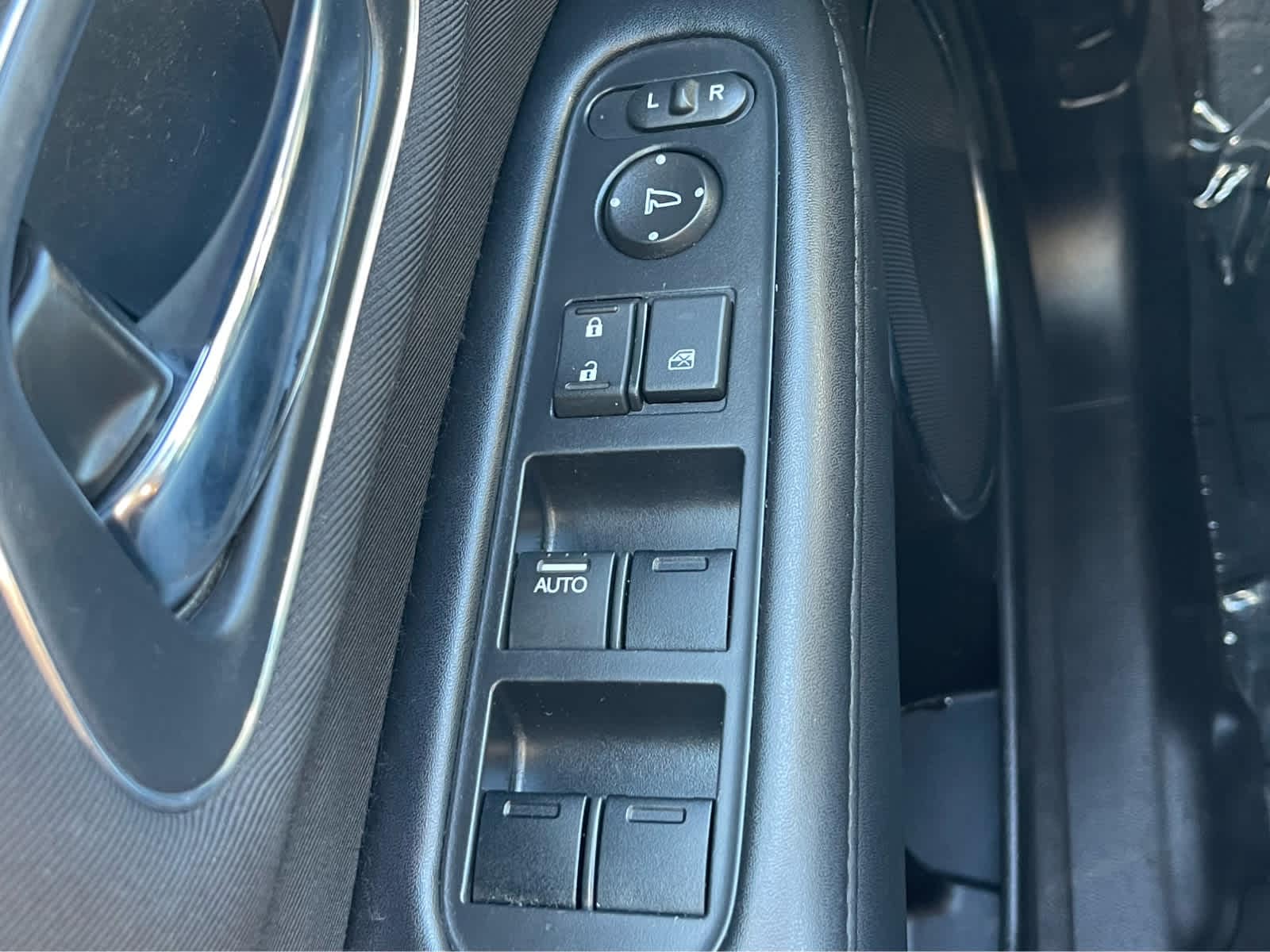 Thumbnail: 2016 Honda HR-V - 18
