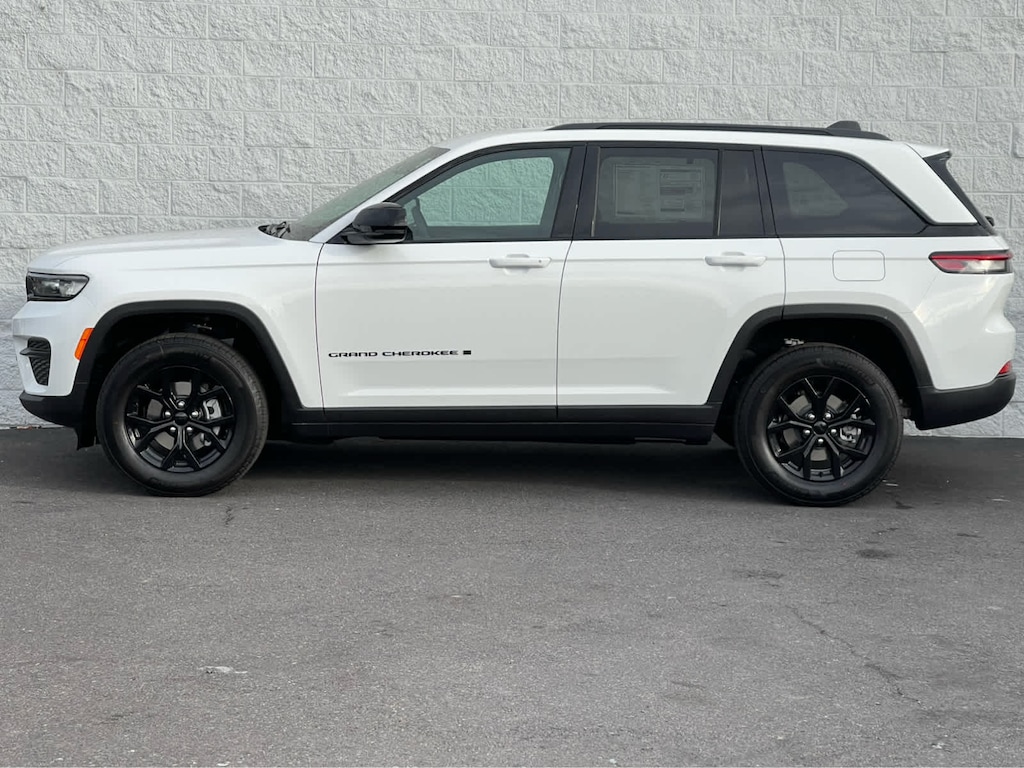 New 2025 Jeep Grand Cherokee ALTITUDE 4X4 Sport Utility