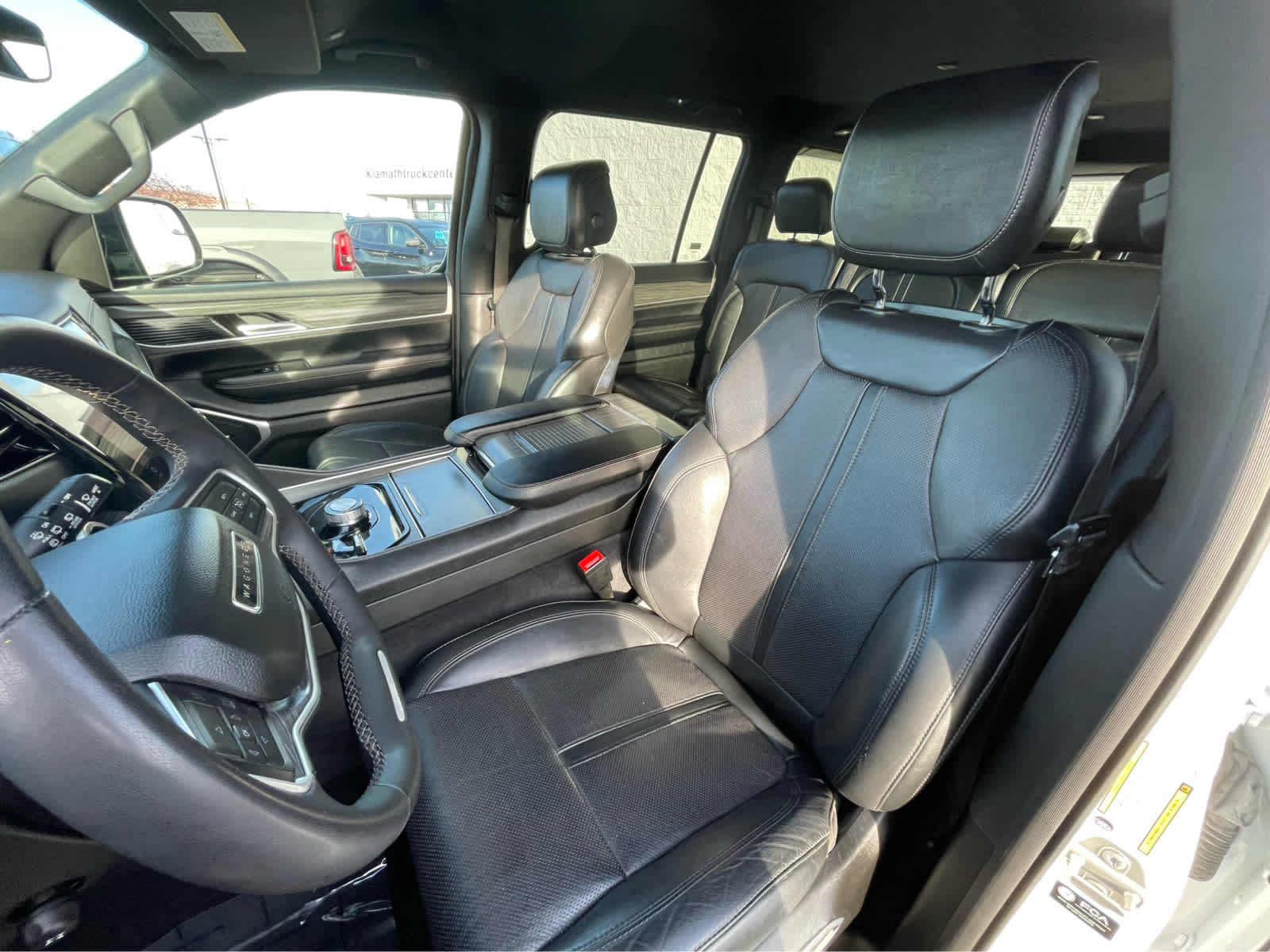 Thumbnail: 2023 Jeep Wagoneer - 22