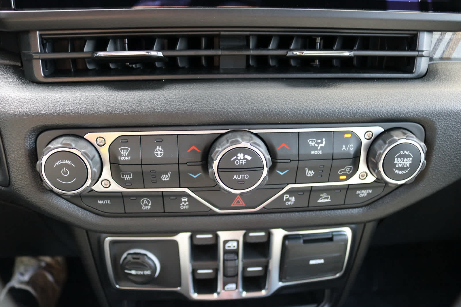 Thumbnail: 2026 Jeep Wrangler - 17