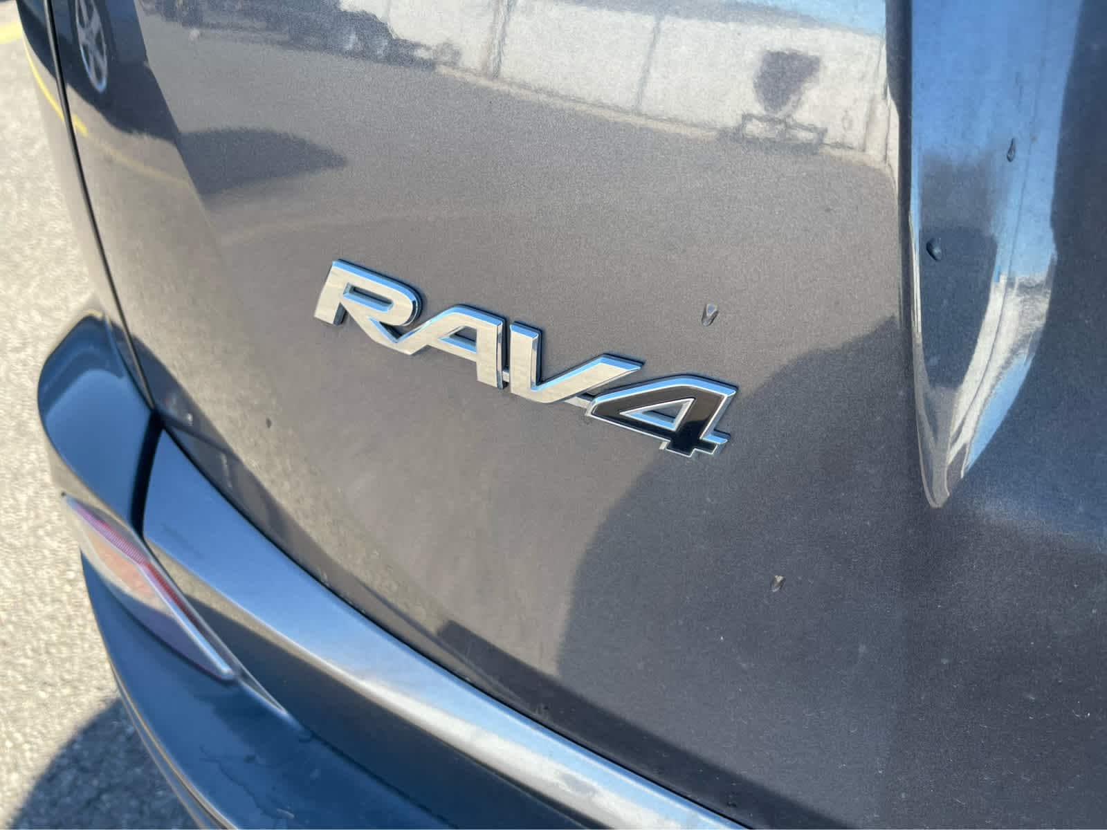 Thumbnail: 2018 Toyota RAV4 - 8