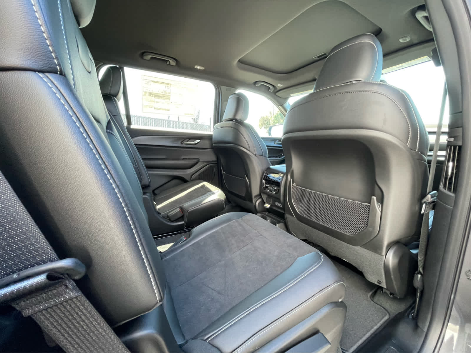 Thumbnail: 2025 Jeep Grand Cherokee - 25