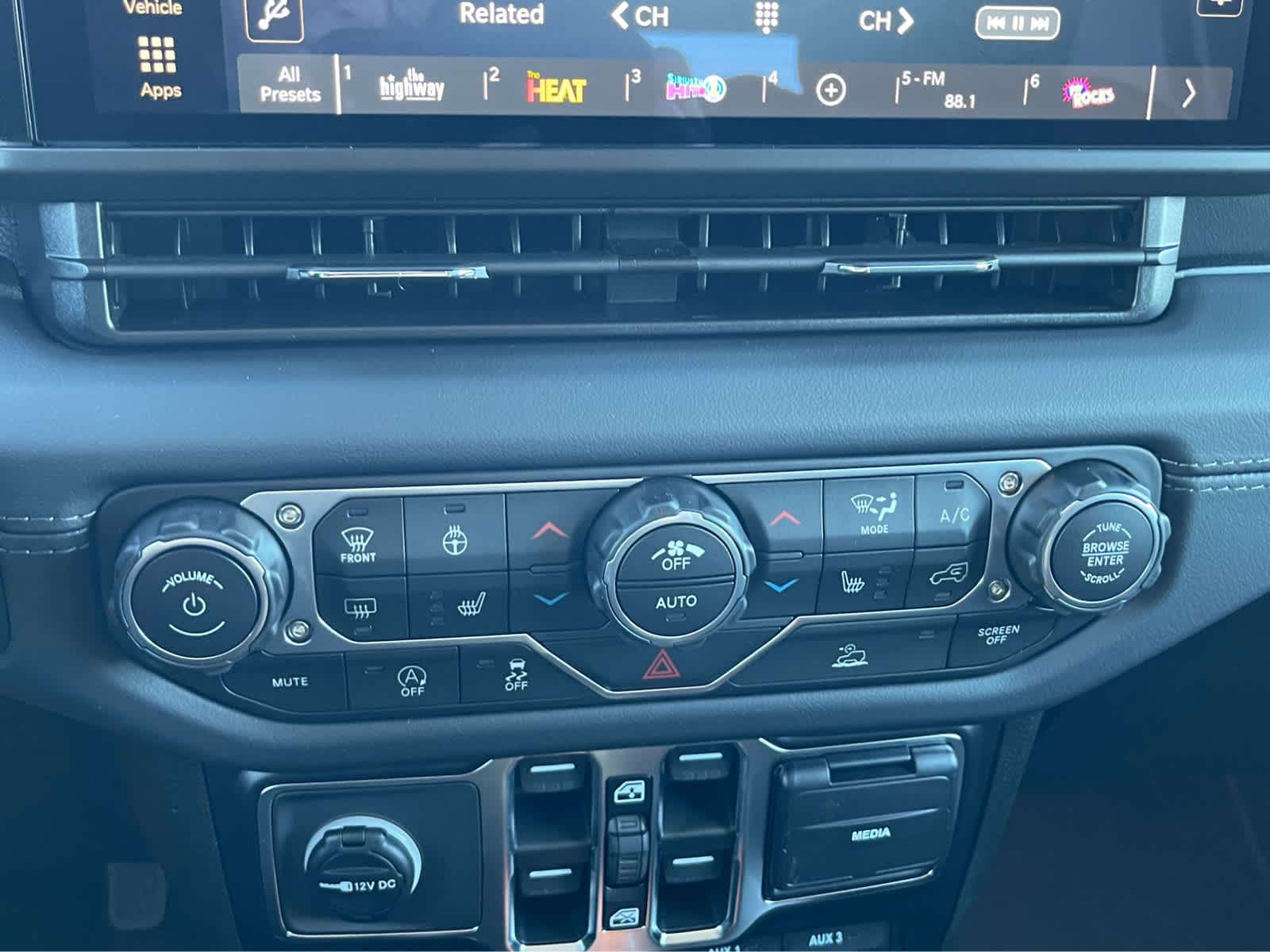 Thumbnail: 2026 Jeep Gladiator - 18