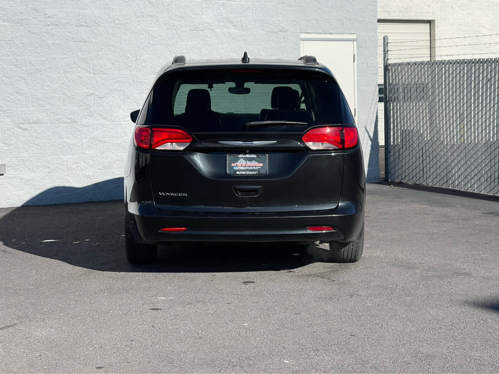 Thumbnail: 2020 Chrysler Voyager - 6