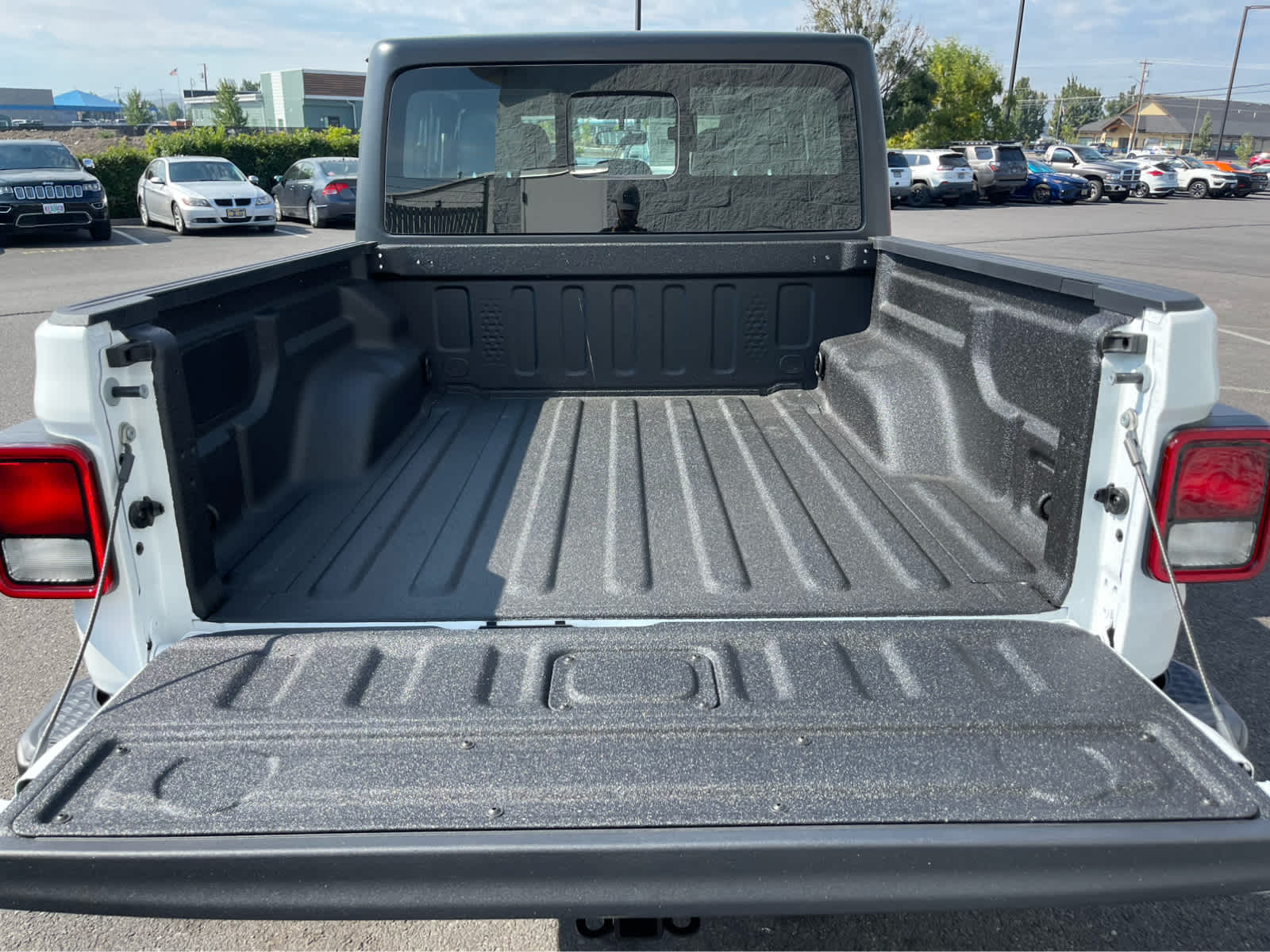 Thumbnail: 2025 Jeep Gladiator - 10