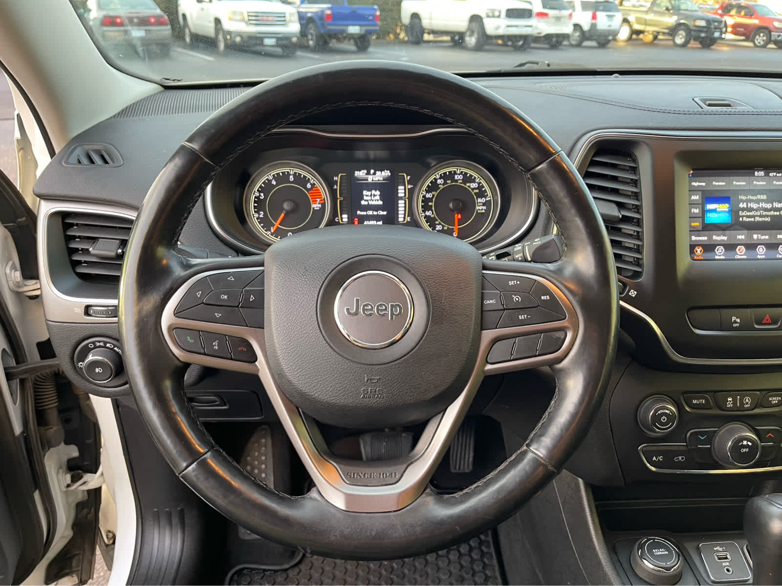 Thumbnail: 2019 Jeep Cherokee - 22