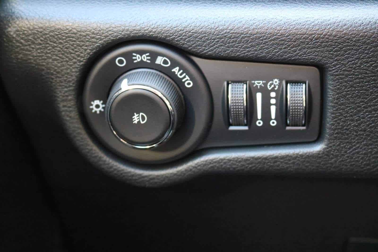 Thumbnail: 2026 Chrysler Pacifica - 17