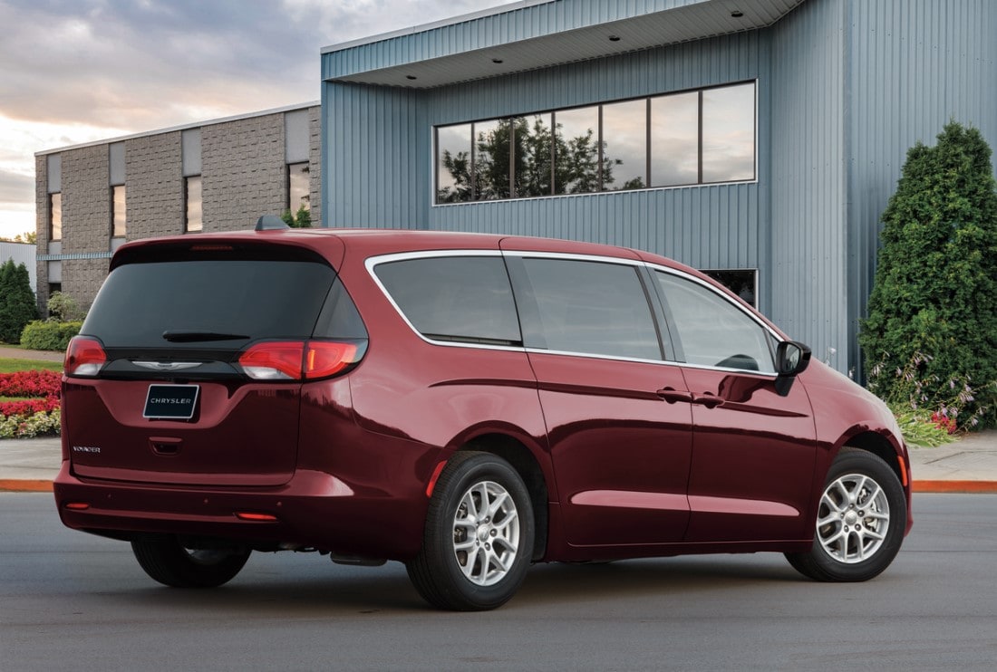 new-chrysler-voyager.jpg red Chrysler Voyager parked in front of an office building, rear shown
