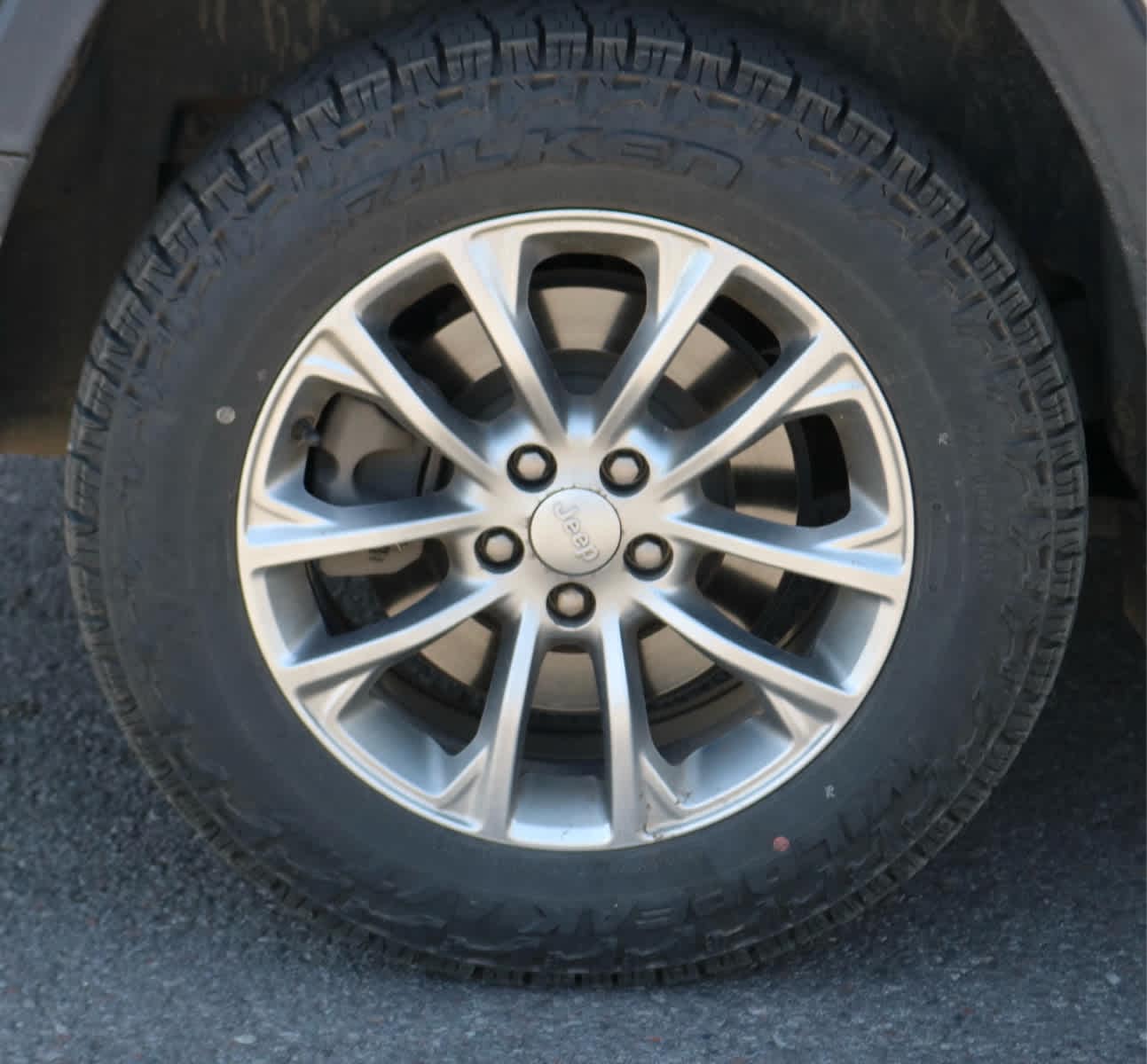 Thumbnail: 2019 Jeep Cherokee - 11