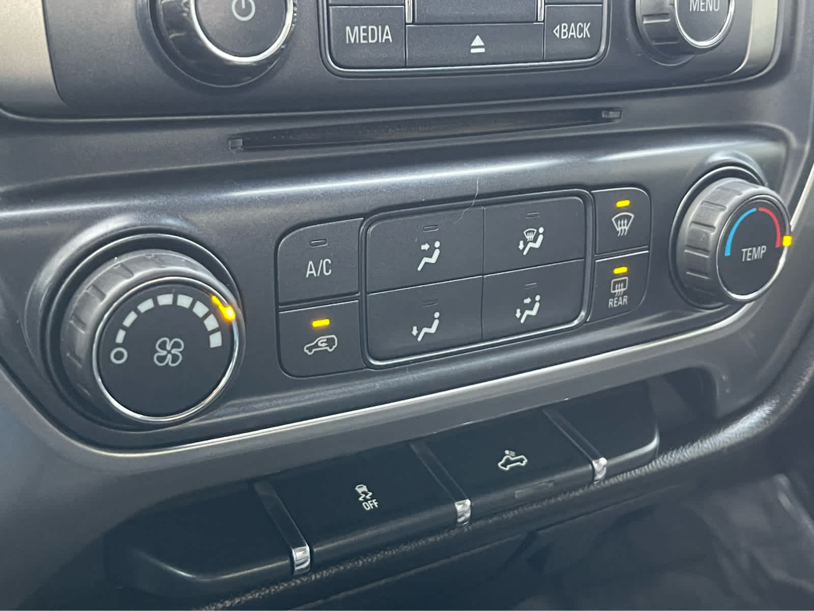 Thumbnail: 2018 Chevrolet Silverado 1500 - 16