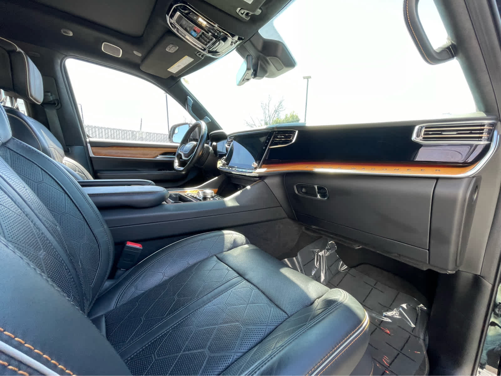 Thumbnail: 2022 Jeep Grand Wagoneer - 29