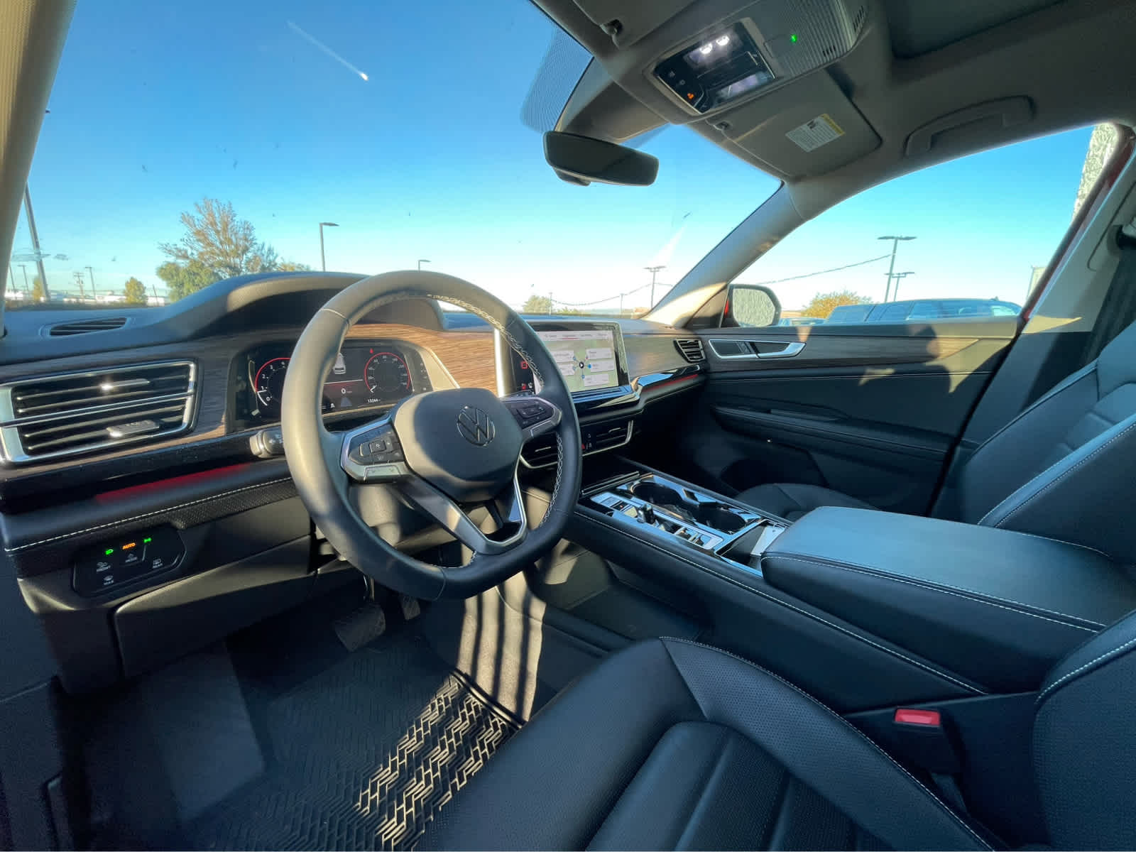 2024 Volkswagen Atlas V6 SE Technology photo 2