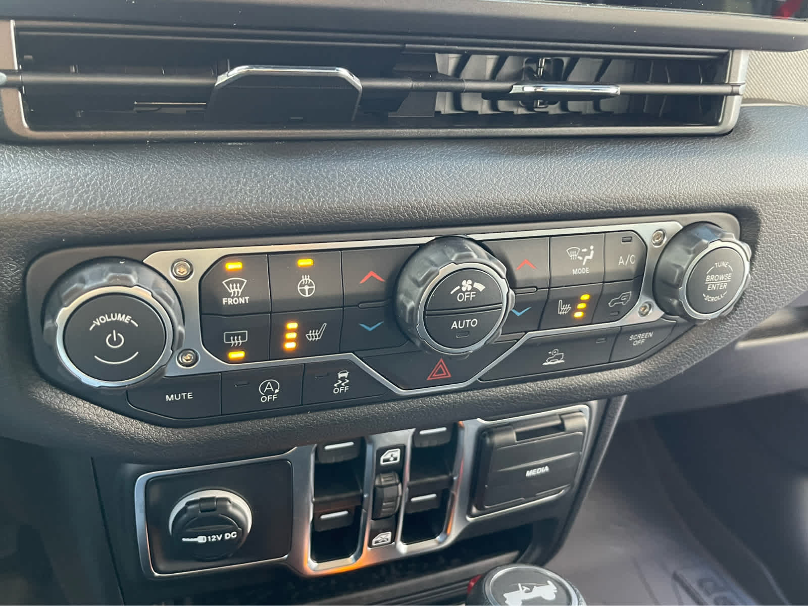 Thumbnail: 2026 Jeep Wrangler - 15