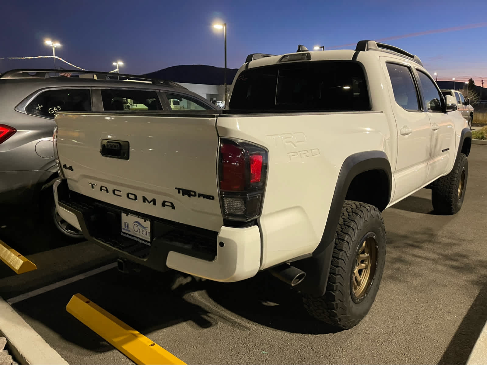 2022 Toyota Tacoma TRD Pro V6 photo 2