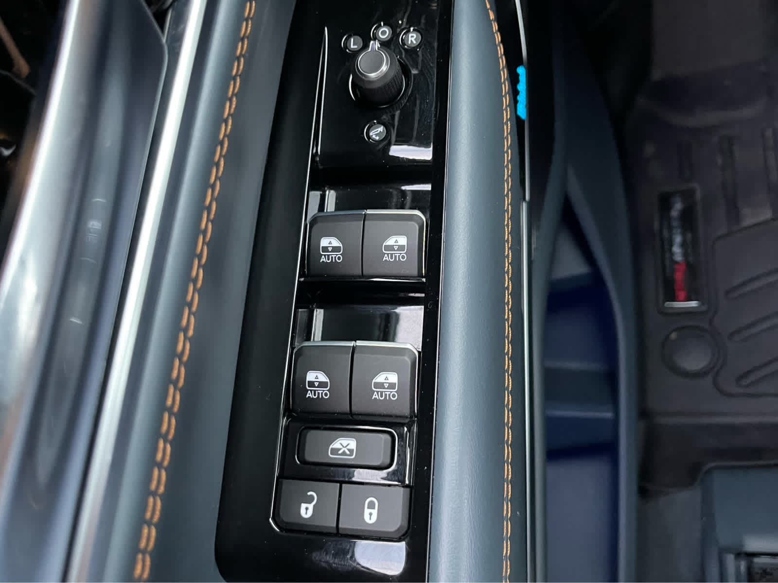 Thumbnail: 2022 Jeep Grand Wagoneer - 18