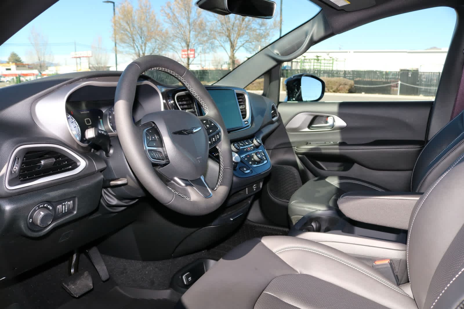 Thumbnail: 2026 Chrysler Voyager - 7