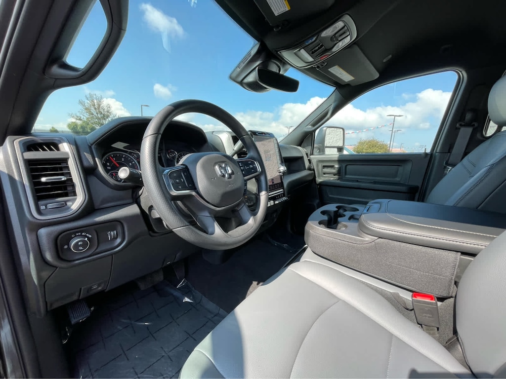 New 2026 Ram 2500 TRADESMAN CREW CAB 4X4 6'4 BOX Pickup