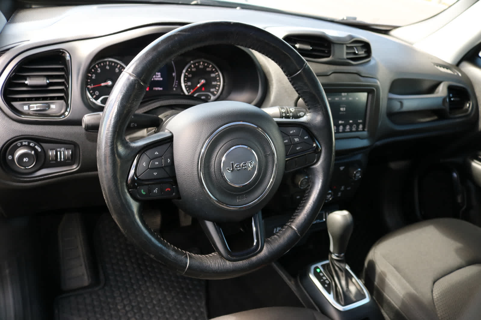 Thumbnail: 2018 Jeep Renegade - 26