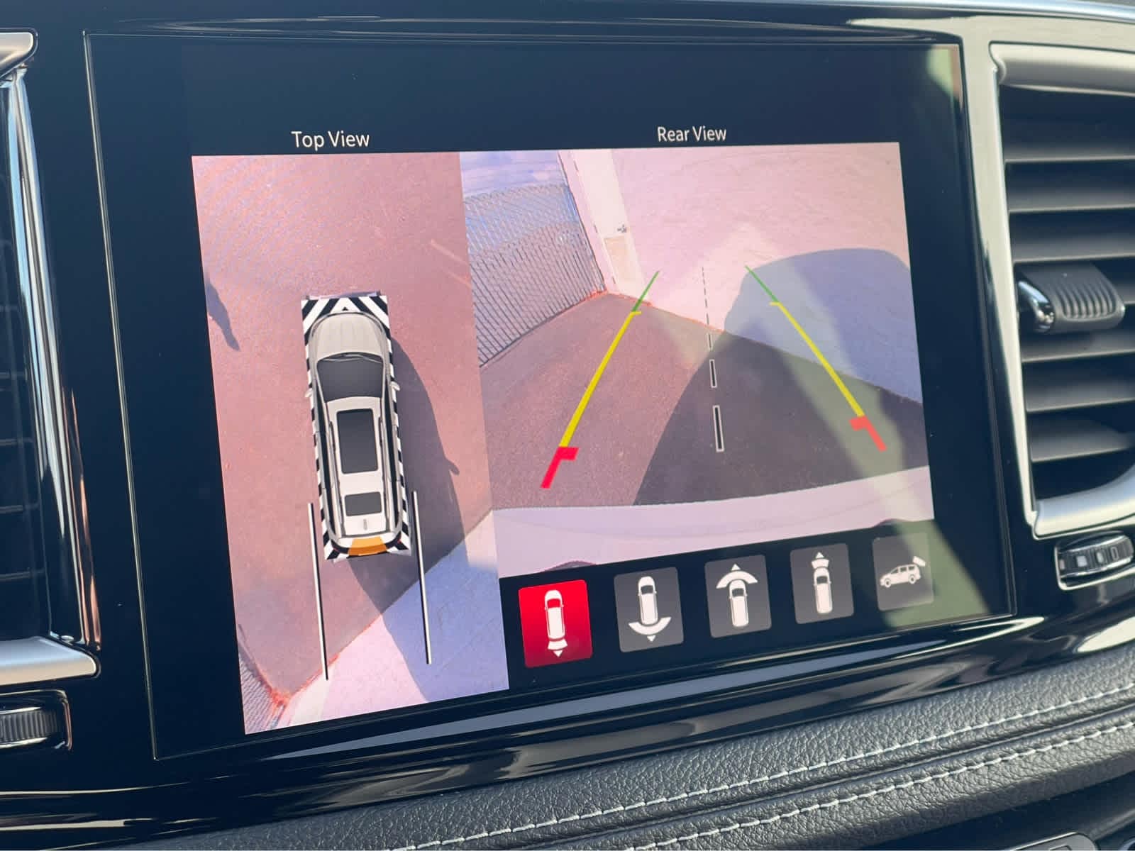 Thumbnail: 2026 Chrysler Pacifica - 5