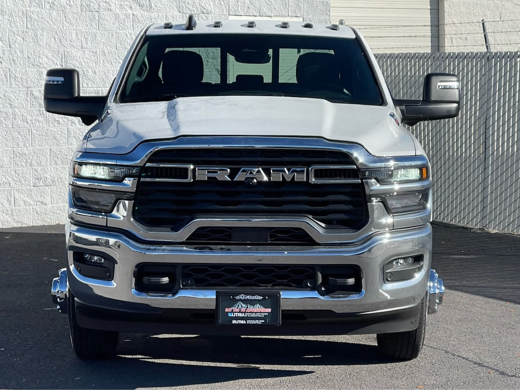 New 2026 Ram 3500 TRADESMAN CREW CAB 4X4 8' BOX Pickup